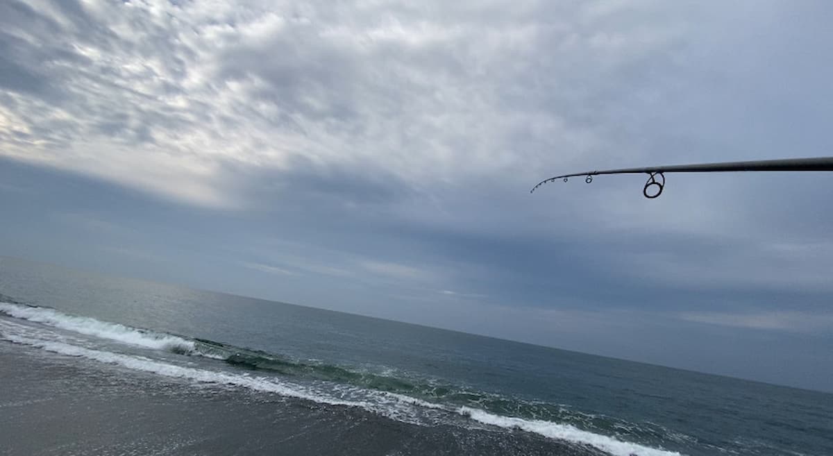 私がサーフで釣りをした日の海の様子を捉えた写真